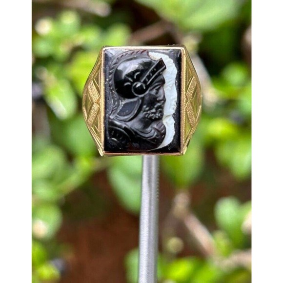 Circa 1940s 10 Kt GOLD Black Onyx INTAGLIO RING SIze 10